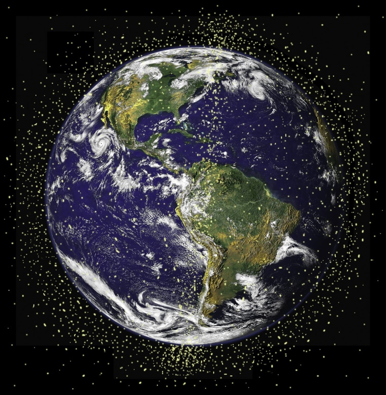 Een artistieke weergave van rond de aarde cirkelend puin en satellieten.