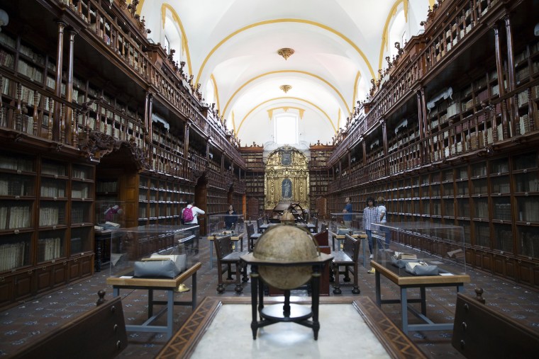 Biblioteca Palafoxiana library in  Puebla, Mexico
