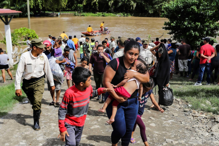 Image: HONDURAS-WEATHER-TROPICAL DEPRESSION-JULIA