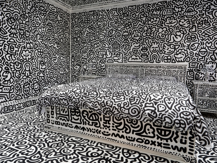 Mr. Doodle: Artist squiggles black-and-white over his entire mansion