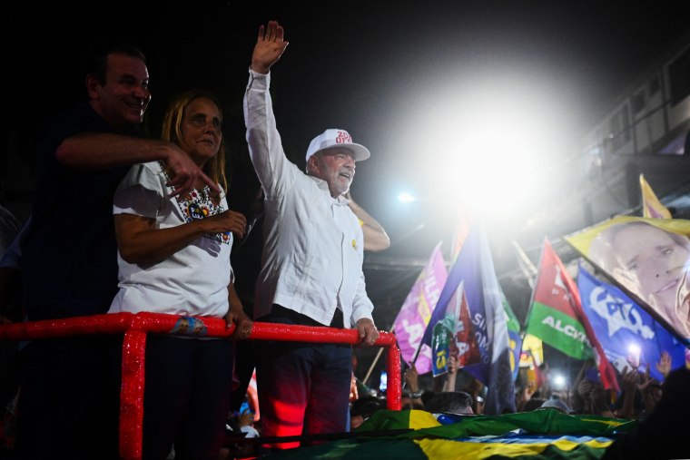 Image: TOPSHOT-BRAZIL-ELECTION-RUNOFF-CAMPAIGN-LULA-SUPPORTERS