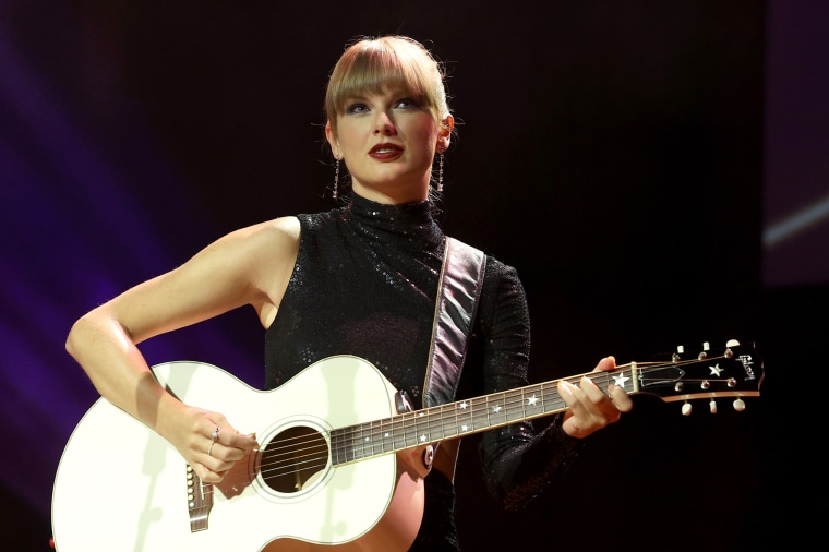 Taylor Swift performs during NSAI 2022 Nashville Songwriter Awards in Nashville