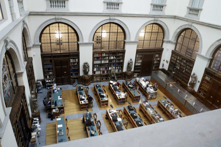 مكتبة أمبروسيانا في ميلانو.