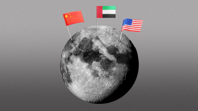 Ilustración de una faceta de la Luna sobre la cual están plantadas una bandera china, una bandera estadounidense y una bandera de Emiratos Árabes Unidos