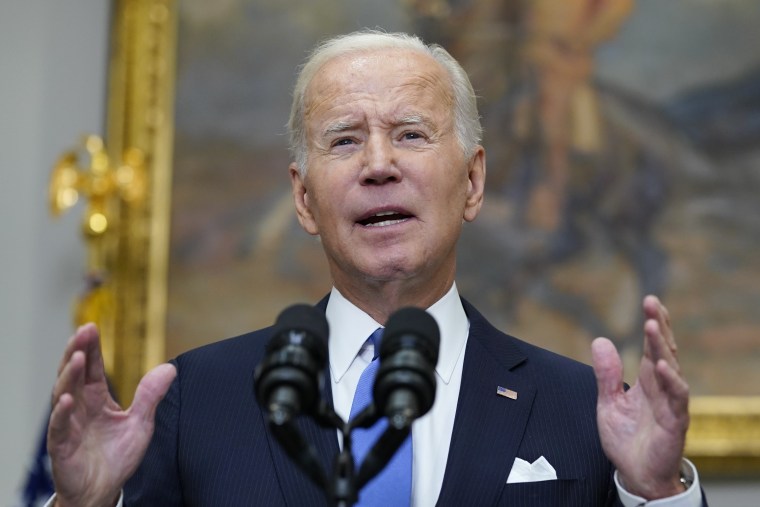El presidente, Joe Biden, habla sobre los esfuerzos de respuesta federal en curso para el huracán Ian desde la Sala Roosevelt de la Casa Blanca en Washington, el viernes 30 de septiembre de 2022.