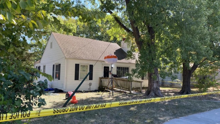 La casa donde los vecinos dieron la alarmaron a las autoridades en Excelsior Springs.