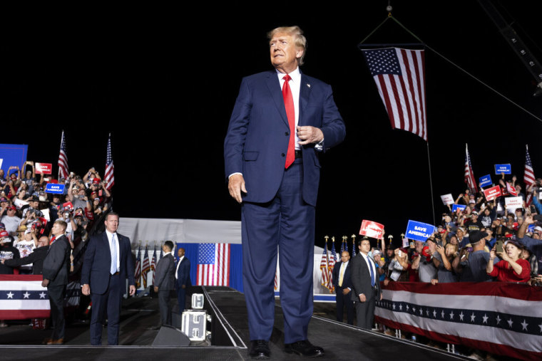 Donald Trump en un mitin en Minden, Nevada, el sábado 8 de octubre de 2022.