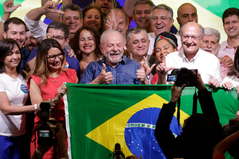 Luiz Inácio Lula Da Silva habla tras su victoria en las elecciones presidenciales de Brasil, el 30 de octubre de 2022.