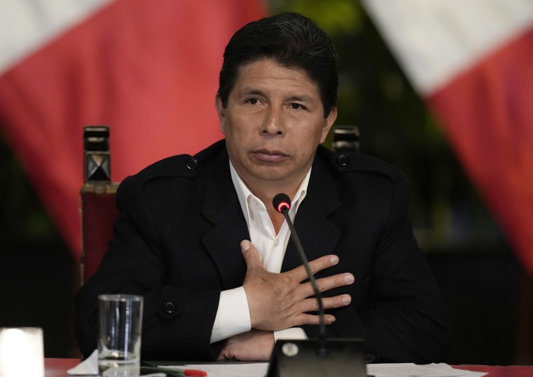El presidente de Perú, Pedro Castillo, asiste a una conferencia de prensa en el Palacio Presidencial en Lima, Perú, el martes 11 de octubre de 2022.