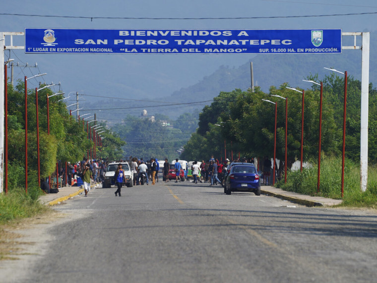Migrantes llegan a un campamento en San Pedro Tapanatepec, Oaxaca, México, el miércoles 5 de octubre de 2022.