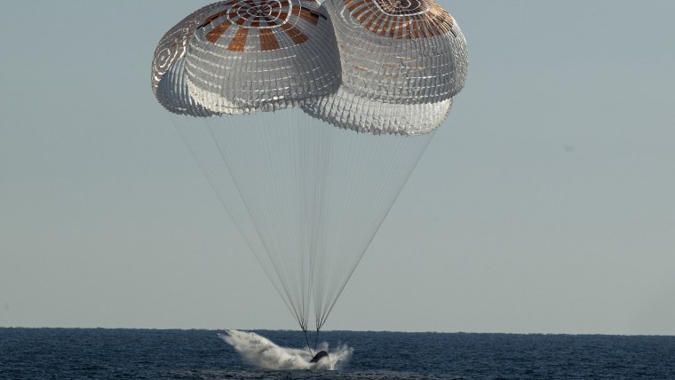 La capsula SpaceX Crew Dragon Freedom si schianterà nell'Oceano Atlantico al largo della costa della Florida venerdì 14 ottobre 2022, durante un viaggio di ritorno dalla Stazione Spaziale Internazionale. 