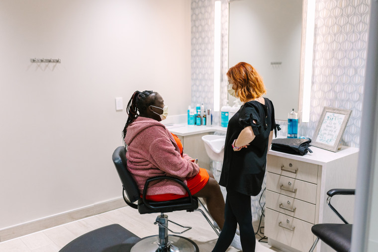 Sarah Pulley prepares to give a new mom a scalp massage at Riley Children’s Health in Indiana.