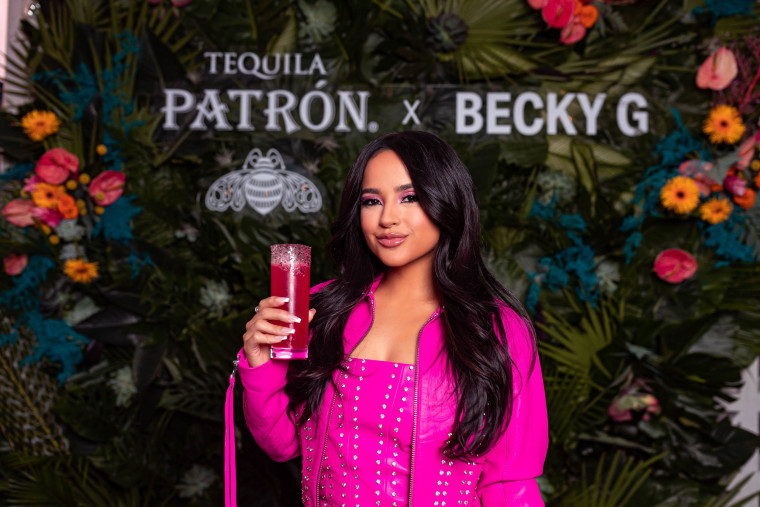 Becky G celebra su nueva sociedad con la marca de tequila en Cha Cha Chá en Los Ángeles.