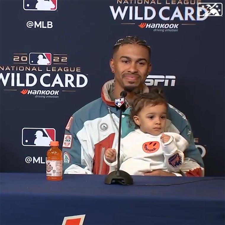 New York Mets shortstop Francisco Lindor and his daughter Kalina during a press conference on Oct. 8, 2022. 