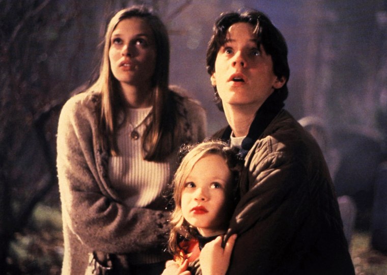 Vinessa Shaw as Allison, Omri Katz as Max, and Thora Birch as Dani in the movie "Hocus Pocus."