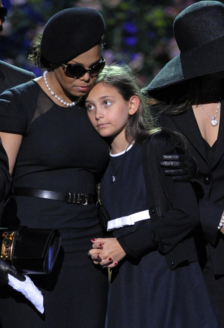 Memorial Service For Michael Jackson Draws Thousands Of Fans And Mourners