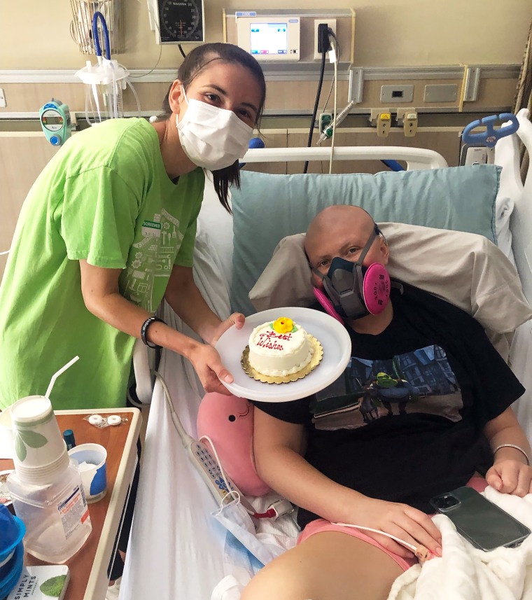  Kaitlyn Sanders gave her sister Jessie Sanders a cake from the Stanford doctors on her stem cell transplant day.