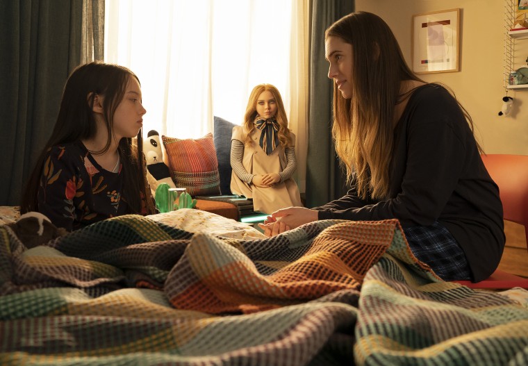 (from left) Cady (Violet McGraw), M3GAN and Gemma (Allison Williams) in M3GAN, directed by Gerard Johnstone.