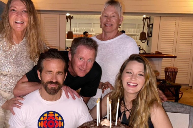 Ryan Reynolds (lower l.) with brother Terry, Mom Tamara Lee (c.) and wife Blake Lively. 