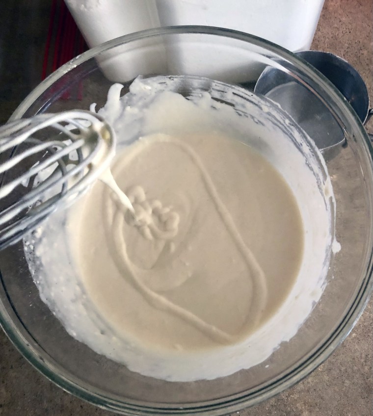 La pastella per pancake per le tubazioni deve essere un po' liquida, ma totalmente priva di grumi.