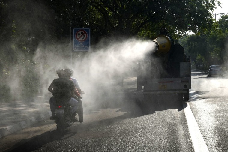 An expert has warned that the pollution levels in the national capital are expected to rise in the next few days as the farmers in the neighbouring Punjab and Haryana would begin clearing off the crop residue.