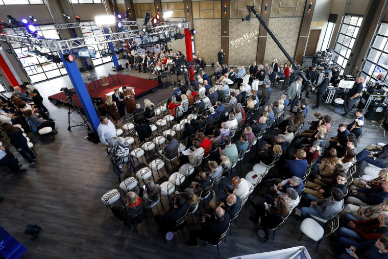 Audience members wait before a debate between Democratic Senate candidate Rep. Tim Ryan  and Republican Senate candidate J.D. Vance