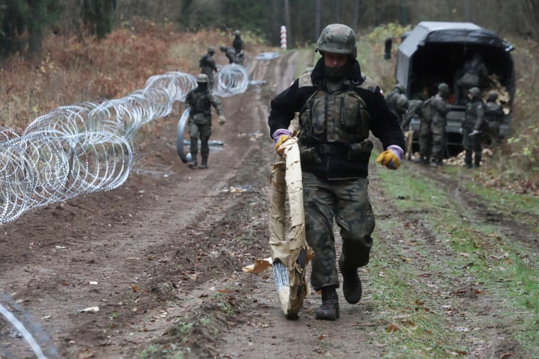Image: Barbed wire along Polish Russian border