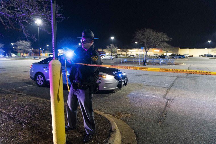 Walmart Shooting Chesapeake Virginia Police Cordon. 