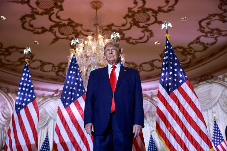 El expresidente Donald Trump en su casa de Mar-a-Lago el 15 de noviembre de 2022 en Palm Beach, Florida.