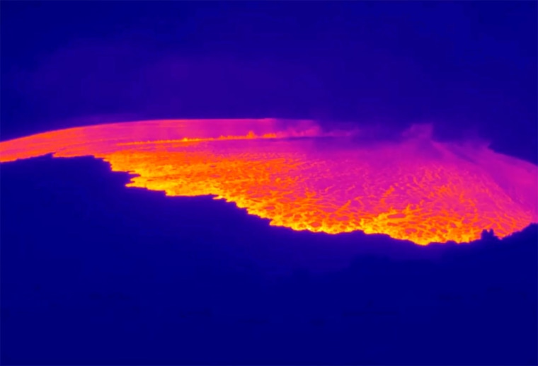 Thermal imagery shows the eruption of Mauna Loa successful  Hawaii, the world's largest progressive  volcano, connected  Nov. 28, 2022.  