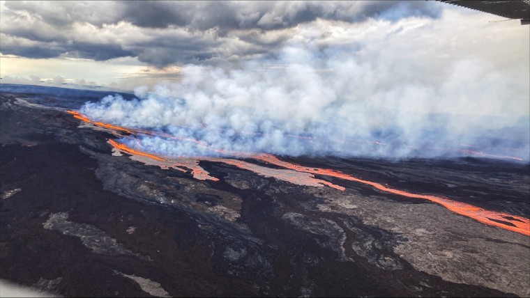 Northeast rift zone eruption of Mauna Loa, Hawaii, at 7:15am local time (HST) from a Civil Air Patrol flight by USGS.