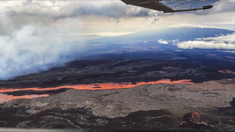 Northeast rift zone eruption of Mauna Loa, Hawaii, at 7:15am local time (HST) from a Civil Air Patrol flight by USGS.