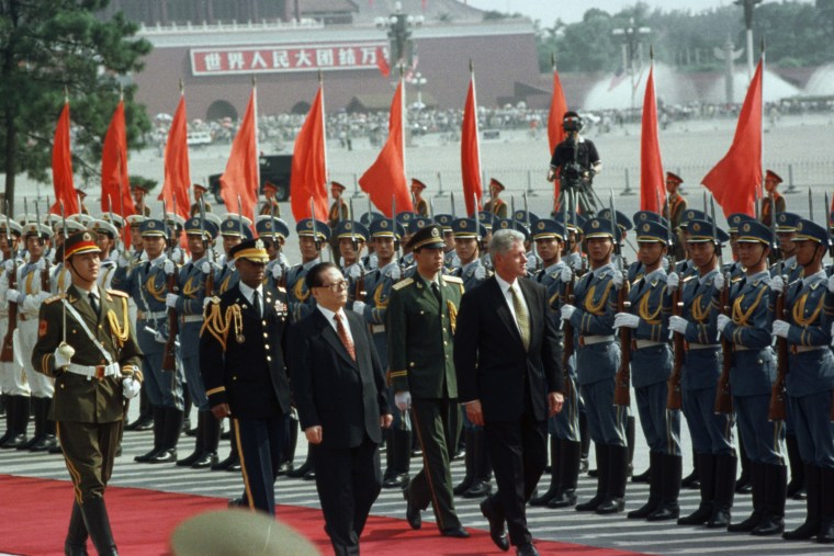 Bill Clinton Arriving in Beijing