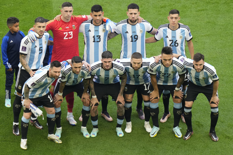 Los once titulares antes del encuentro frente a Arabia Saudí.