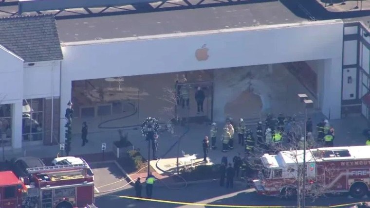 Equipos de emergencia en la tienda Apple .