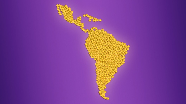 Ilustración de un mapa de Latinoamérica y el Caribe donde el terreno está compuesto por pequeñas monedas en representación de la adopción de criptomonedas y de intentos de tener una sola moneda para la región