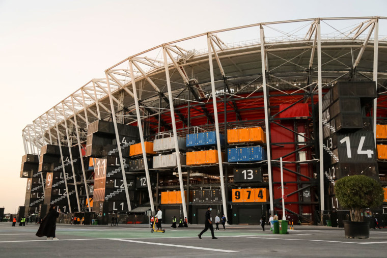 El estadio 974 está construido con 974 contenedores de carga.