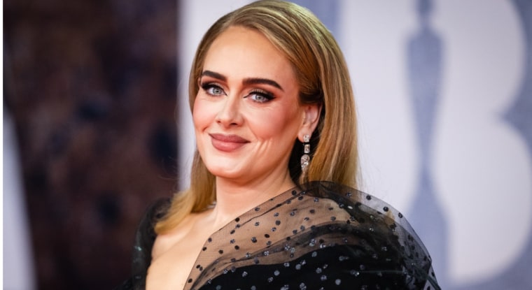 Adele en la alfombra roja de los Brit Awards 2022, en The O2 Arena, en Londres, Inglaterra.