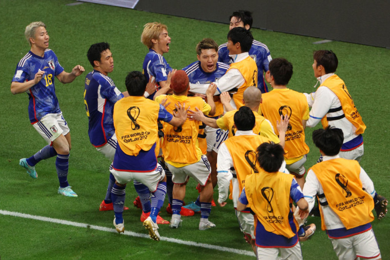 Japón celebra un gol en el partido contra Alemania, durante su debut en el Mundial de Catar el 23 de noviembre de 2022.