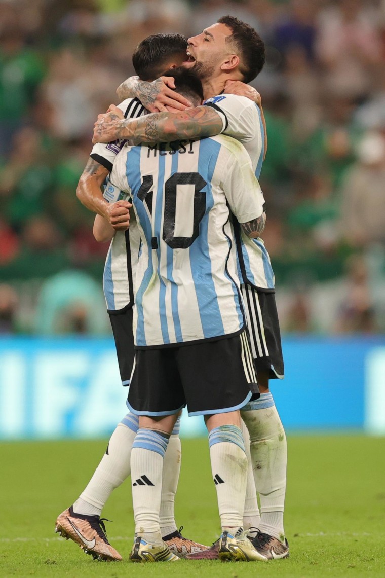 Lionel Messi festeja al terminar el partido contra México en el Lusail Stadium.