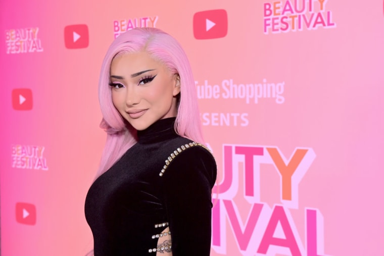 Nikita Dragun asiste en representación de YouTube Shopping al Beauty Festival 2022 en YouTube Stages LA el 16 de junio de 2022 en Los Ángeles, California. 