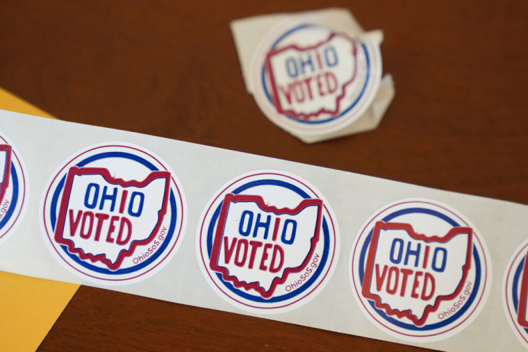 Stickers para votantes en Clayton, Ohio.