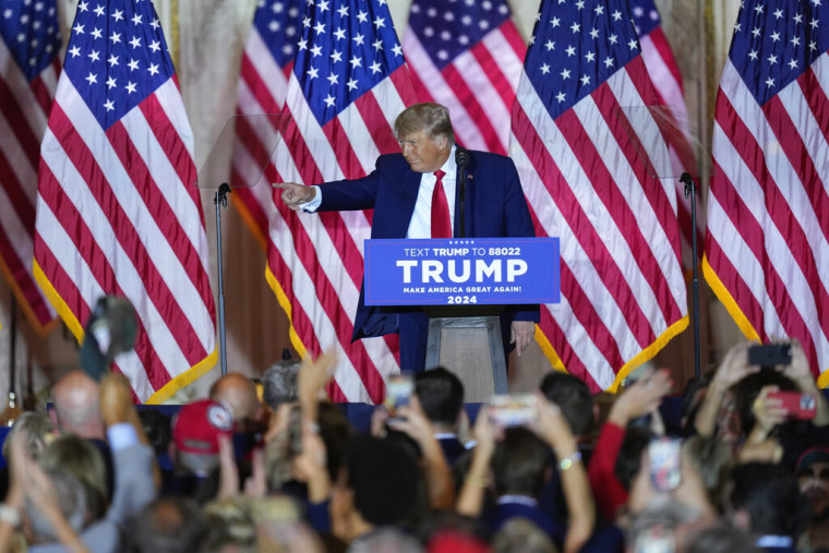 Donald Trump durante el anuncio de su candidatura presidencial para las elecciones de 2024.
