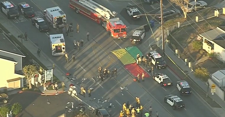 Un auto atropella a una veintena de cadetes en Los Ángeles.