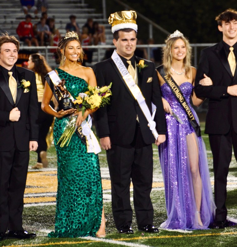 Crestview High School football player wins homecoming queen with trumpet  player king