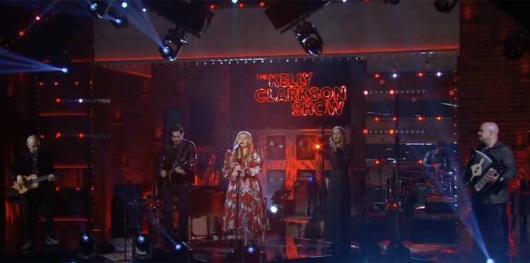 Kelly Clarkson sings a cover of Labelle's 1974 song "Lady Marmalade" on "The Kelly Clarkson Show."