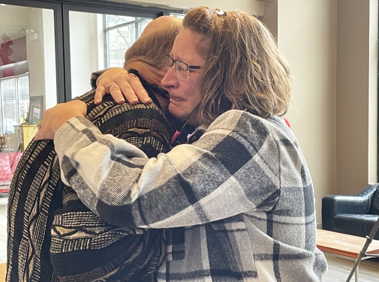 Mom hears late daughter's heart in emotional meeting with recipient