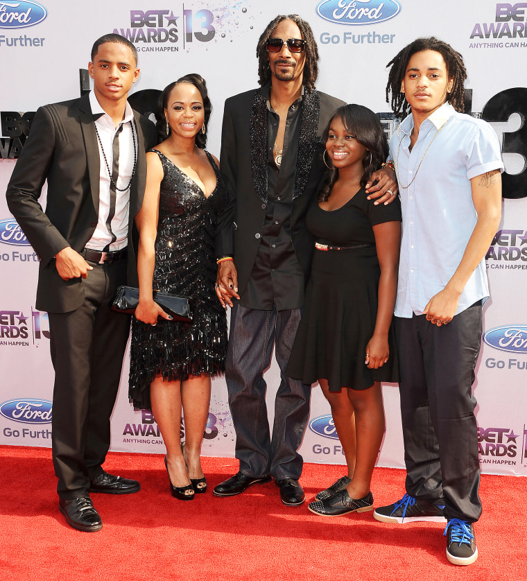 Snoop Dogg, wife Shante Taylor and children Corde Broadus, Cordell Broadus and Cori Broadus at the BET Awards.