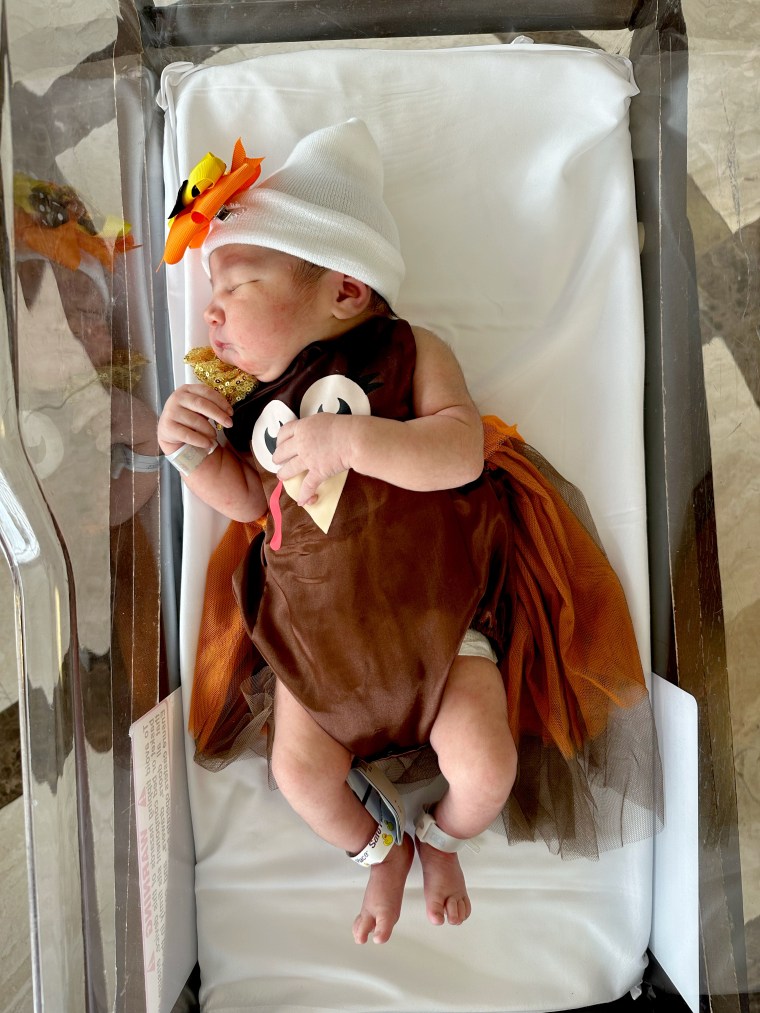 Hospital dresses newborn babies as Thanksgiving turkeys