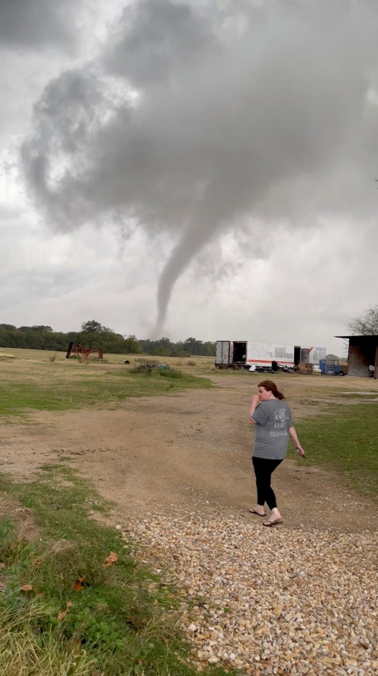 Una ola de tornados en Texas y Oklahoma destruye decenas de casas y provoca  al menos un muerto y varios heridos